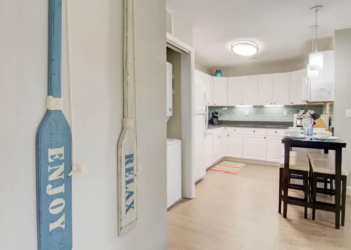 Indoor Outdoor Pools, Balcony And Fenced Yard, Walk To Appartement *