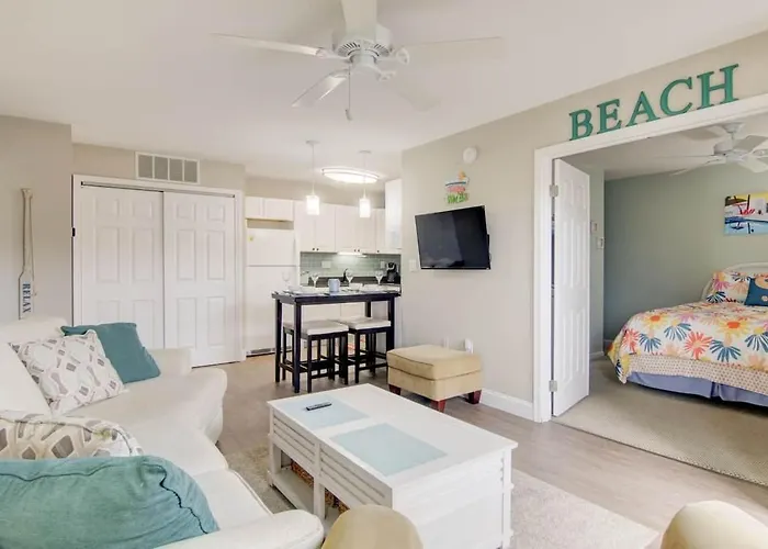 Indoor Outdoor Pools, Balcony And Fenced Yard, Walk To Appartement *