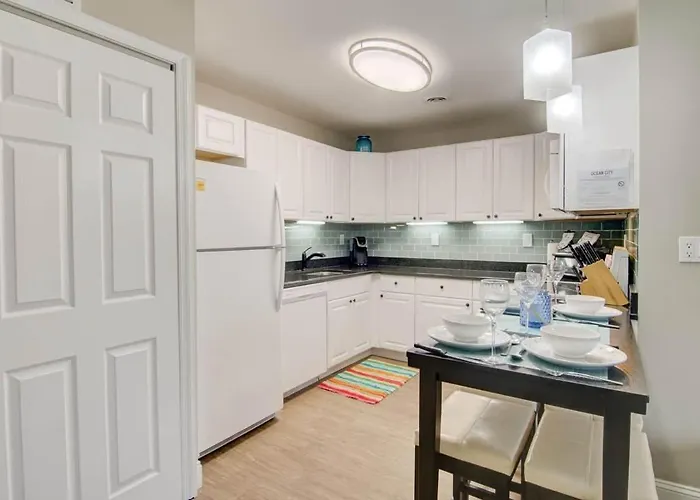 Indoor Outdoor Pools, Balcony And Fenced Yard, Walk To Appartement *
