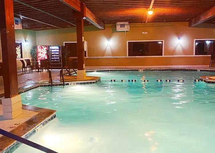 Appartement Indoor Outdoor Pools, Balcony And Fenced Yard, Walk To Ocean City